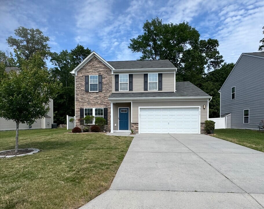 624 Leonard Ln in Newport News, VA - Building Photo