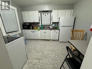 26 Trueman St in Brampton, ON - Building Photo - Building Photo