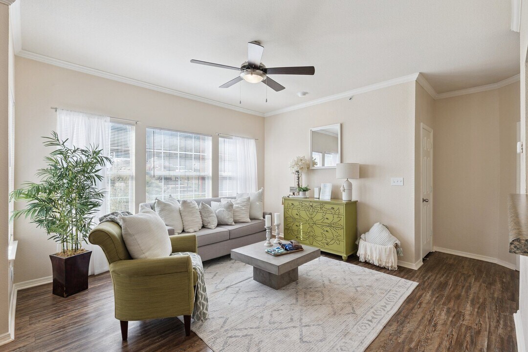 Lincoln at Central Park in Oklahoma City, OK - Foto de edificio