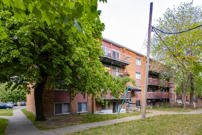 5665 Joséphine in Longueuil, QC - Building Photo - Building Photo