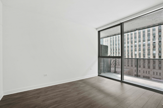 333 W Hubbard St in Chicago, IL - Building Photo - Building Photo