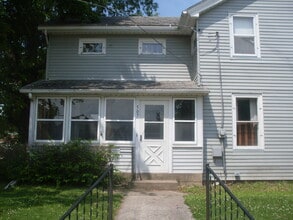 507A N Division Ave, Unit A in Polo, IL - Building Photo - Building Photo