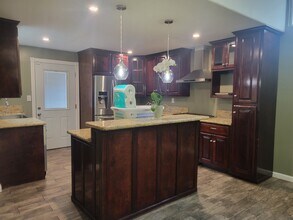 151 W 53rd St, Unit B in Long Beach, CA - Building Photo - Building Photo