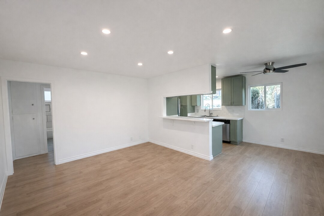 1427 Centinela Ave, Unit 4 in Santa Monica, CA - Foto de edificio