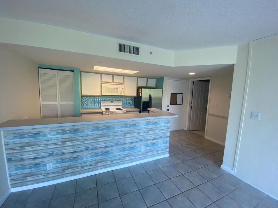 3675 Seaside Dr in Key West, FL - Building Photo