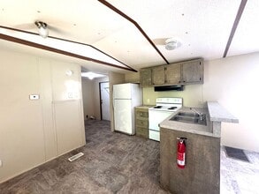 4888 FL-71 in Greenwood, FL - Building Photo - Building Photo