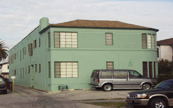 1045-1051 1/2 S Norton Ave in Los Angeles, CA - Building Photo - Building Photo