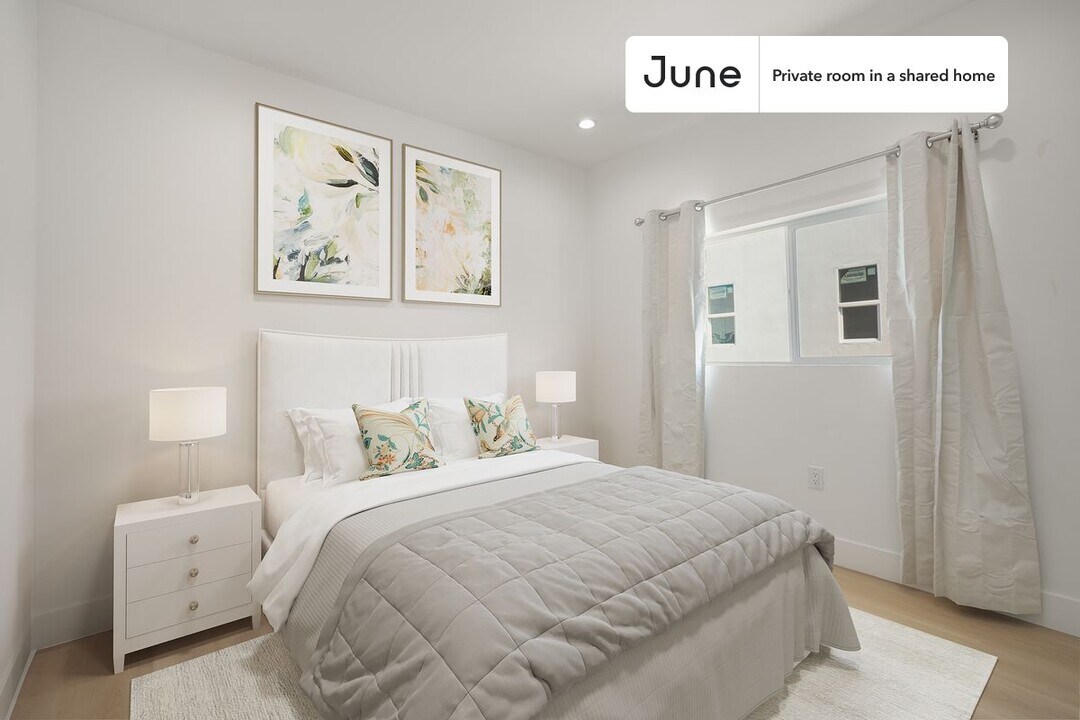 Private bedroom in 5 bed/5 bath Home in Los Angeles, CA - Building Photo