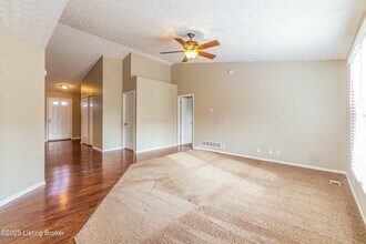 7319 Orchard Lake Blvd in Louisville, KY - Foto de edificio - Building Photo