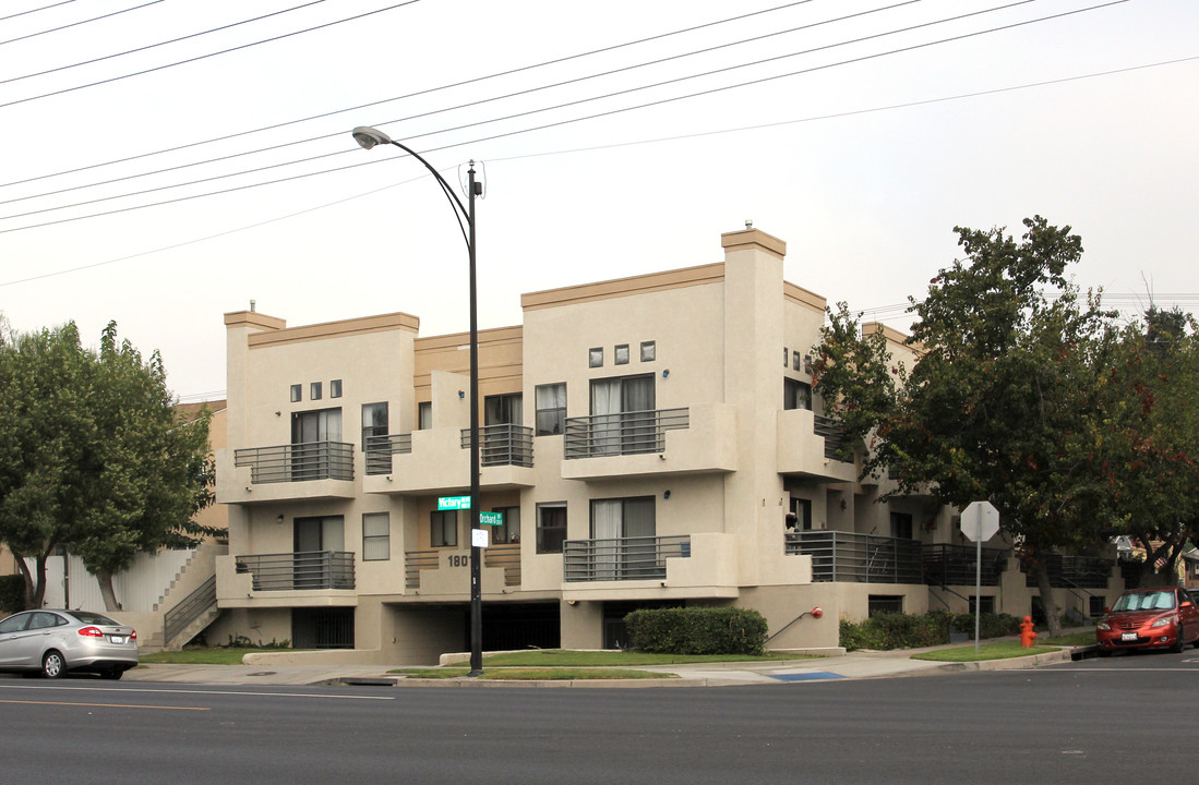 1801 W Victory Blvd in Burbank, CA - Foto de edificio