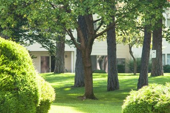 Forest Park Apartments in Spokane, WA - Foto de edificio - Building Photo