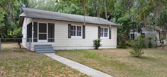 425 S 12th St in Leesburg, FL - Foto de edificio - Building Photo