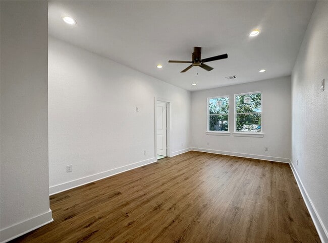 property at 5427 Bellfort Ave