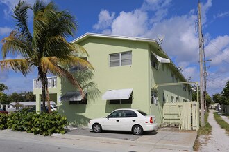 702 N L St in Lake Worth, FL - Building Photo - Building Photo