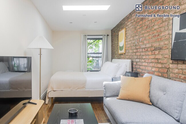 316 W 14th St in New York, NY - Building Photo - Building Photo