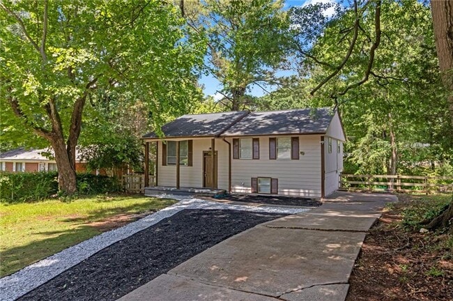 2496 Shiloh Dr in Decatur, GA - Building Photo - Building Photo