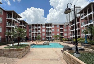 2400 McCue Rd in Houston, TX - Building Photo