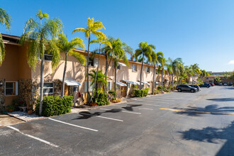 Townhouse East in Dania, FL - Building Photo - Building Photo