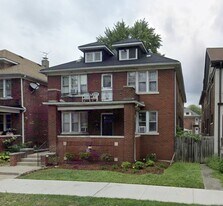 910 Beaconsfield Ave, Unit 2N in Grosse Pointe Park, MI - Building Photo