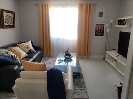 8031 NW 8th St in Miami, FL - Building Photo