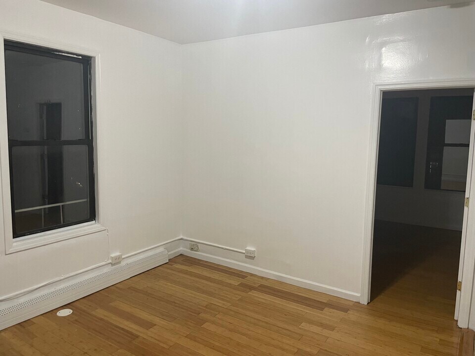 1334 Taylor Ave in Bronx, NY - Building Photo