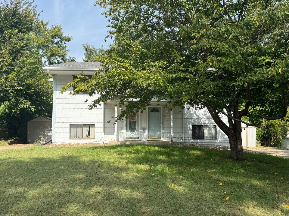 4202 Enden Ln in Des Moines, IA - Foto de edificio