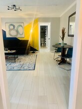 300 W Peachtree St NW in Atlanta, GA - Foto de edificio - Building Photo