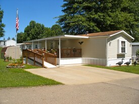 Suburban Estates in Greensburg, PA - Building Photo - Primary Photo