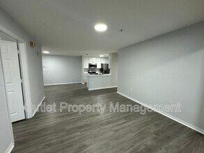 5467 Vineland Rd in Orlando, FL - Building Photo - Building Photo