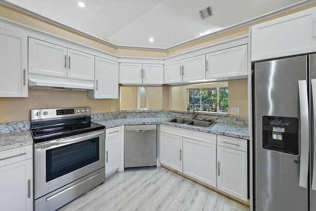property at 13 Via de Casas Sur