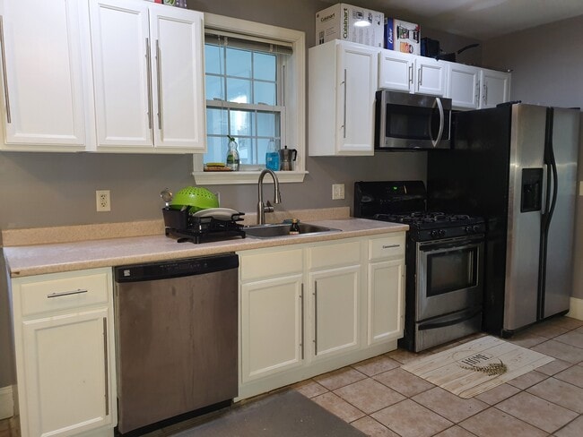 135 Cedar St, Unit 135Cedar, Unit 135Cedar