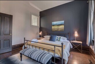 244 Queen St E in Toronto, ON - Building Photo - Building Photo