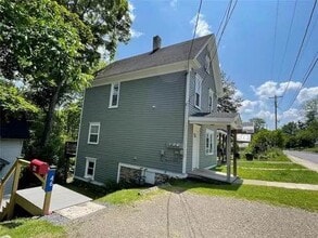 44 Clinton St, Unit B in Oneonta, NY - Building Photo - Building Photo