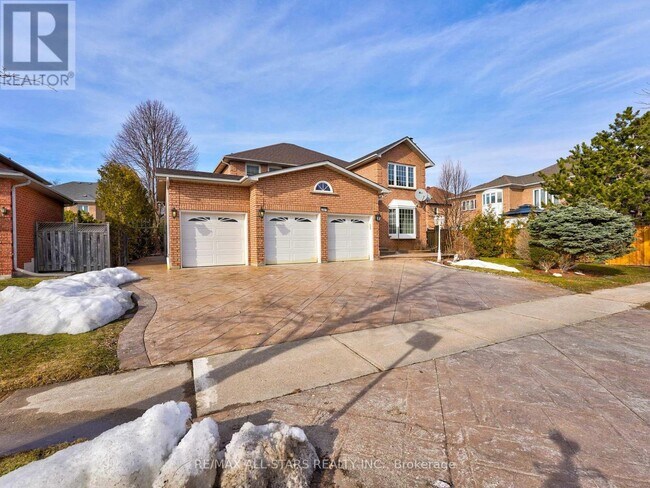 2227 Rodick Rd in Markham, ON - Building Photo - Building Photo