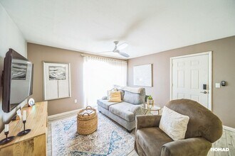 8055 E Thomas Rd in Scottsdale, AZ - Building Photo - Building Photo