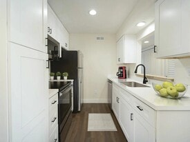 Hawthorn Suites Apartments in Springfield, MO - Building Photo