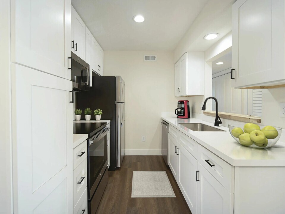 Hawthorn Suites Apartments in Springfield, MO - Building Photo