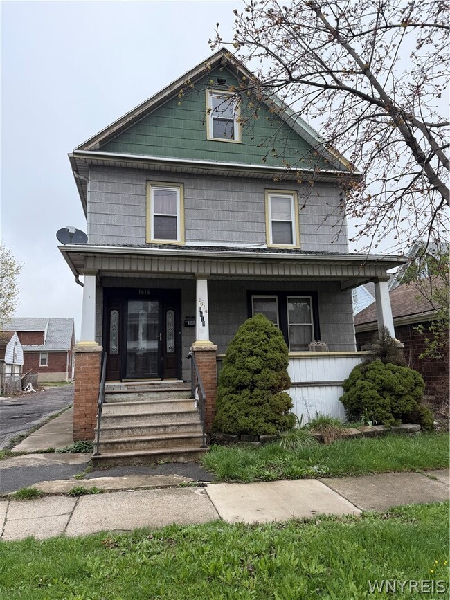 property at 1616 Walnut Ave