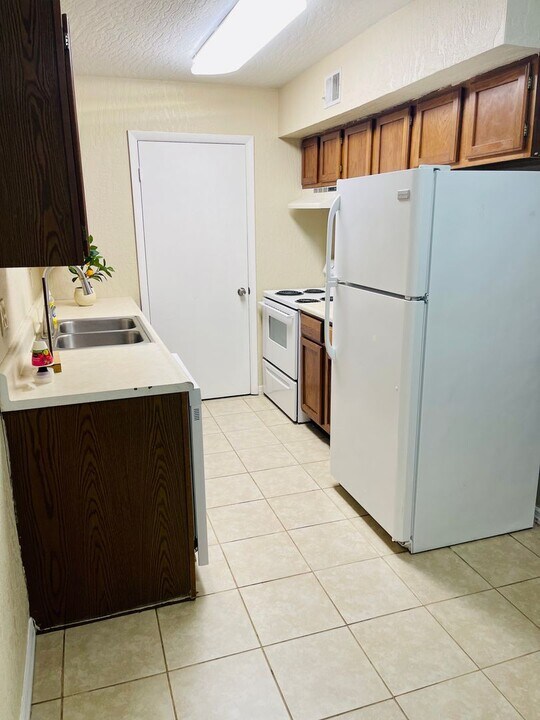 2160 Forest Knoll Dr NE in Palm Bay, FL - Building Photo