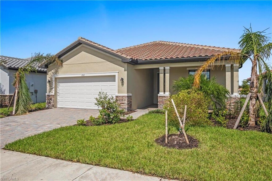 11512 Shady Palm Wy in Ft. Myers, FL - Building Photo