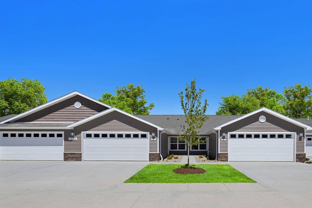 Redwood Portage in Portage, MI - Building Photo