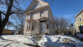 28 Veranda St in Portland, ME - Building Photo