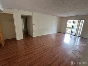 517 Edison Glen Terrace in Edison, NJ - Building Photo - Building Photo
