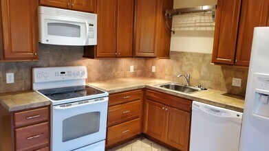 1109 Bellefield Park Ln in Bellevue, WA - Building Photo - Building Photo