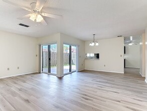 467 Hunter Cir in Kissimmee, FL - Foto de edificio - Building Photo