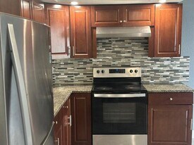 4660 NW 6th Ct in Delray Beach, FL - Building Photo