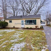 2812 Riverview Ln in Lorain, OH - Building Photo