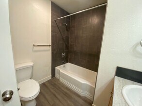 1123-1123 NW Elm Ave in Redmond, OR - Foto de edificio - Building Photo