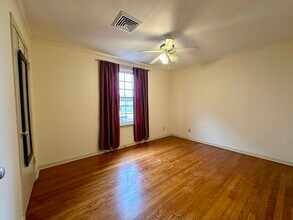 914 1/2 W 21st St in Houston, TX - Foto de edificio - Building Photo