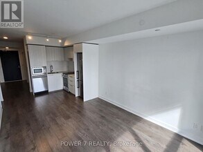 501 Yonge St in Toronto, ON - Building Photo - Building Photo